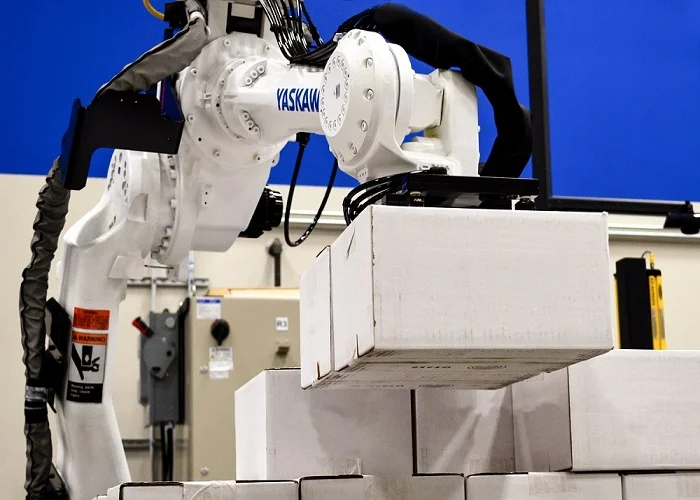 ربات پلتایزینگ یاسکاوا